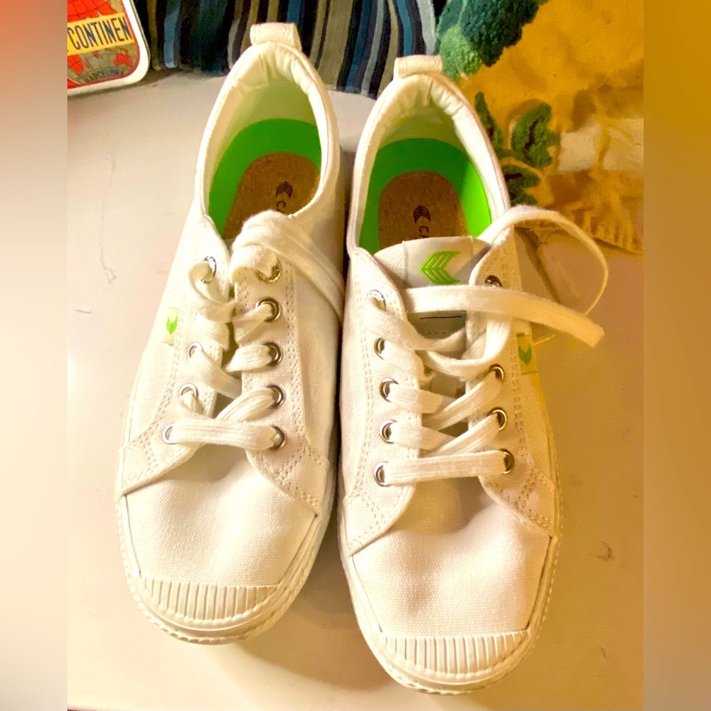 Worn once white Cariumas